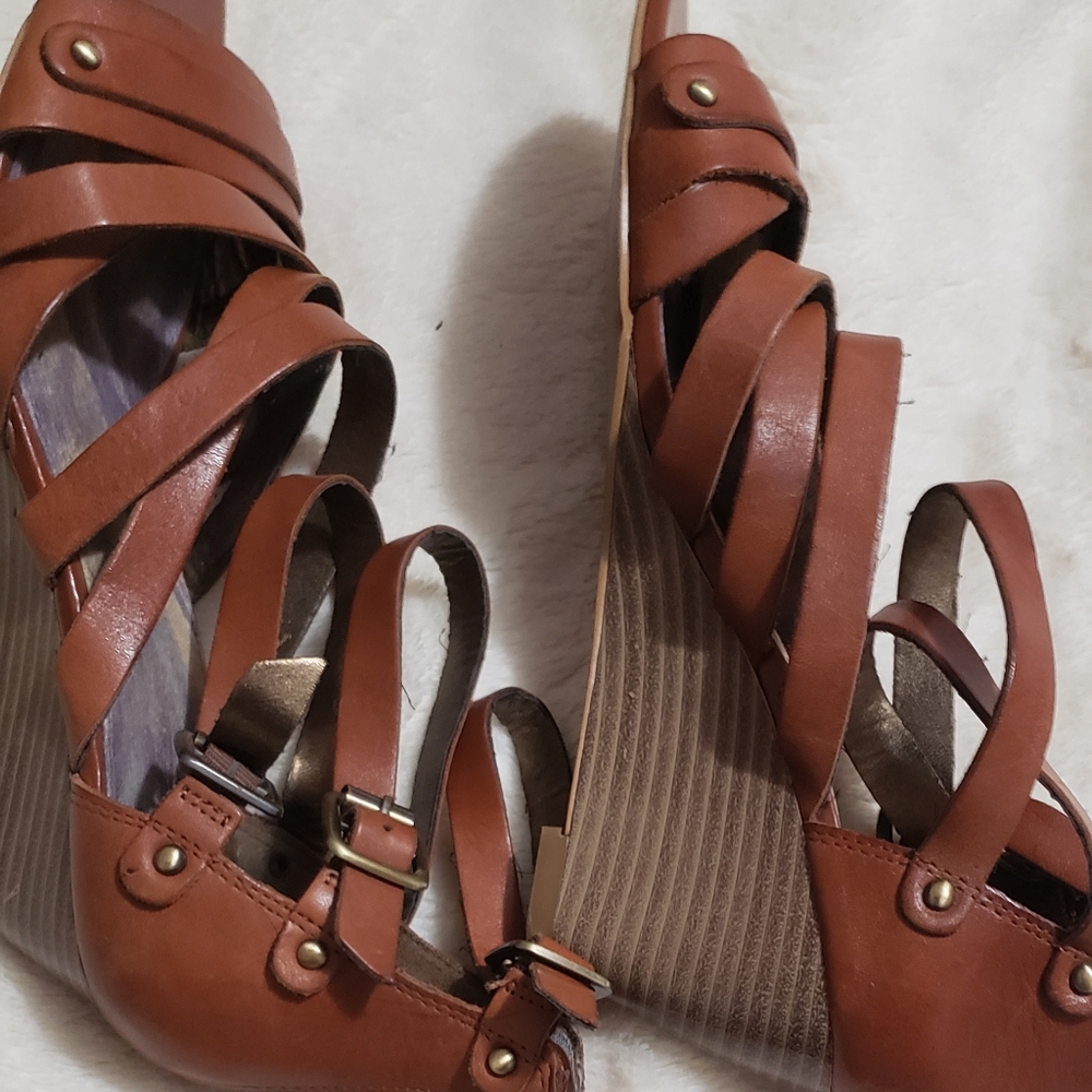 Shoes - Picture 2 of 3